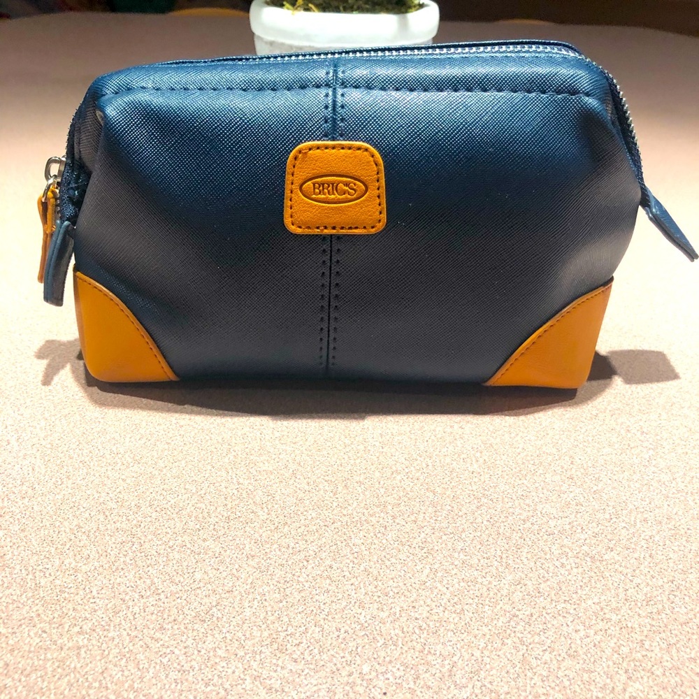 Navy Unisex Bric’s for Qatar Toiletry Bag